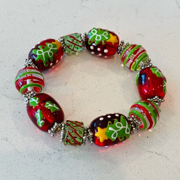 Christmas Beaded Bracelet - Picture 2 of 3